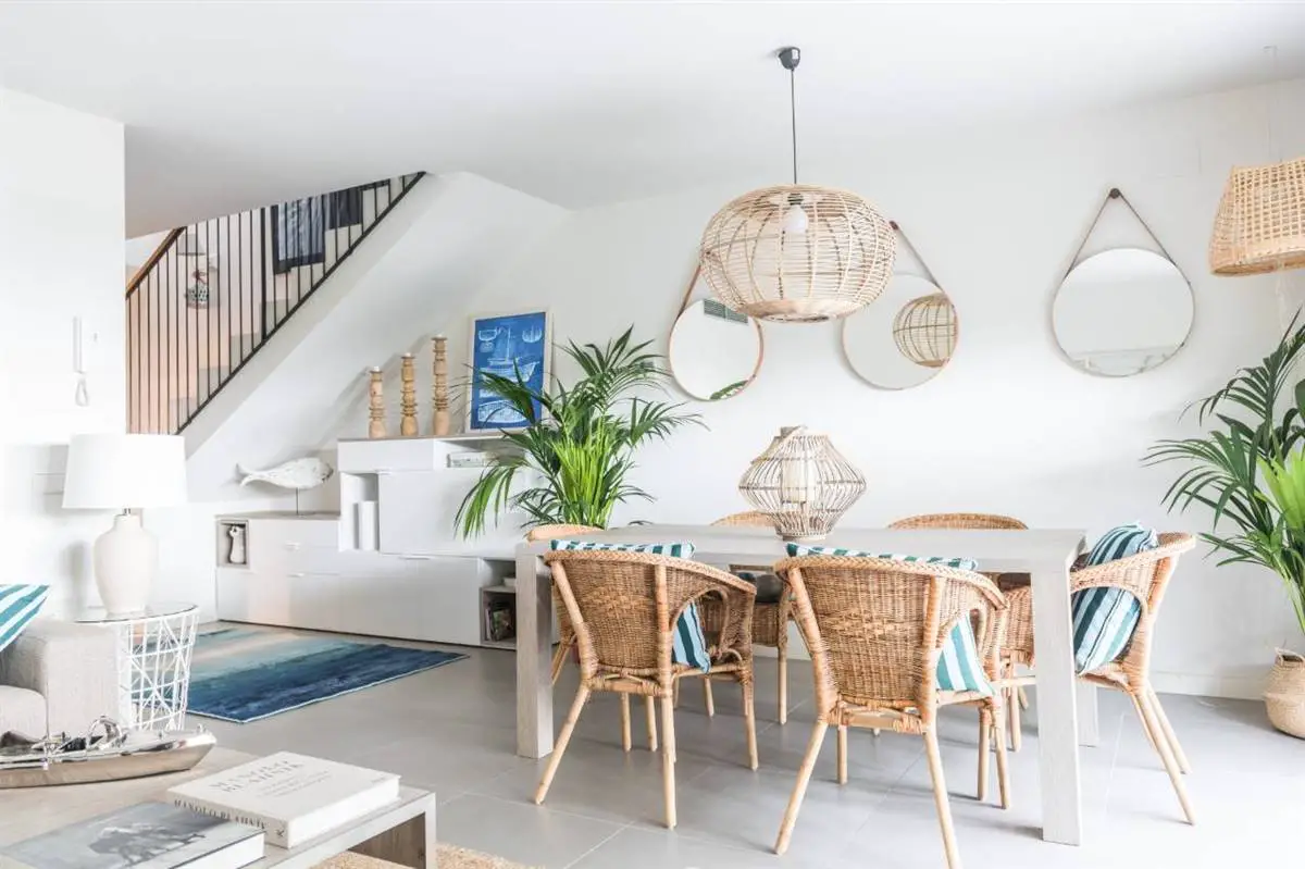 西班牙 Costa Brava 蓝色假期双层公寓，设计师 Eva Mesa 的完美杰作-6