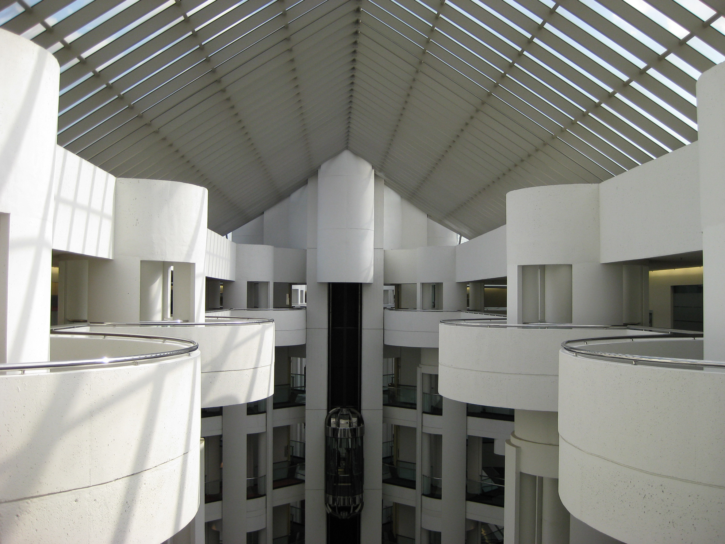 传奇建筑师波特曼去世，创新中庭设计影响美国城市景观-25