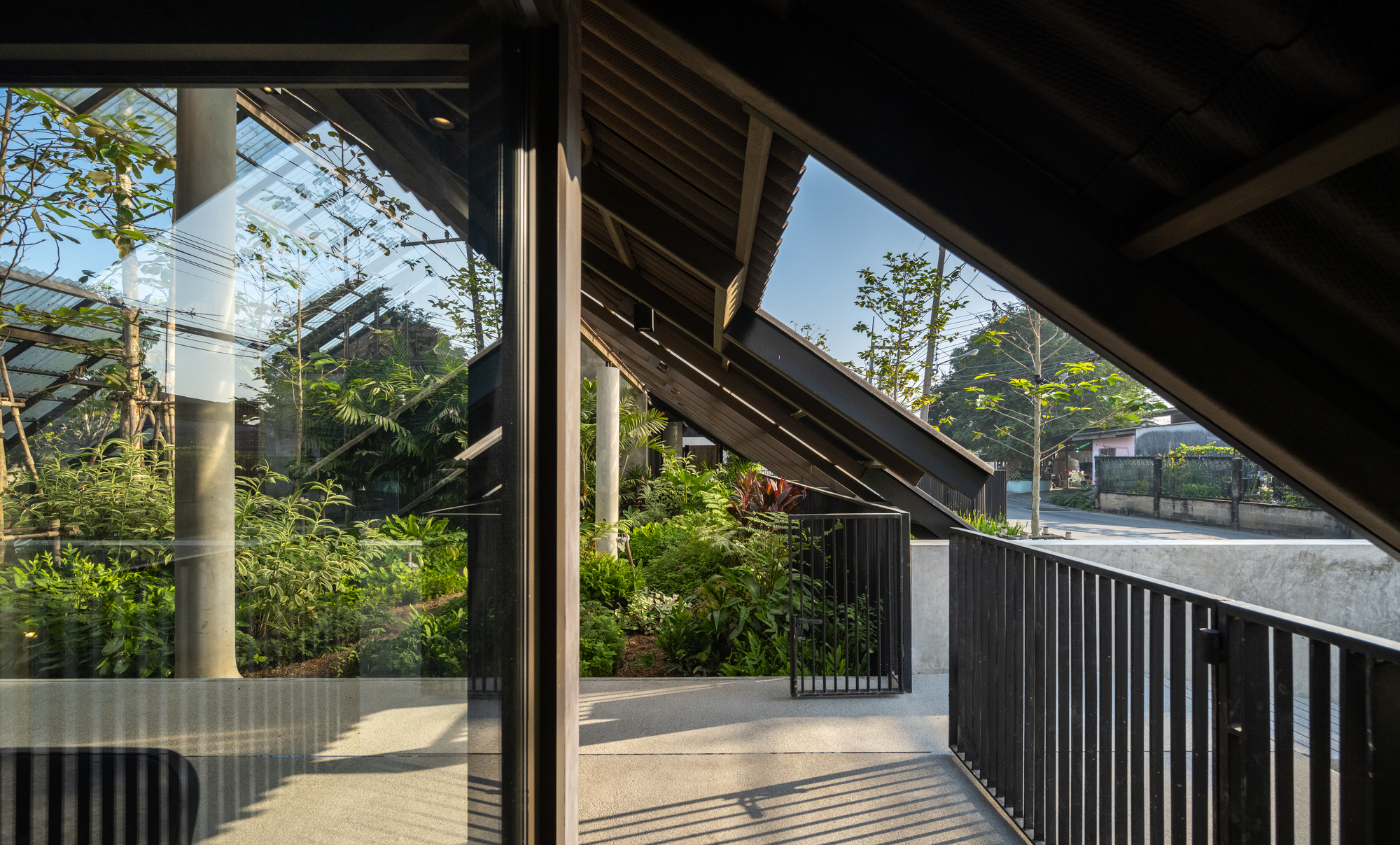 Dog,Human House,EKAR丨泰国佛统-33