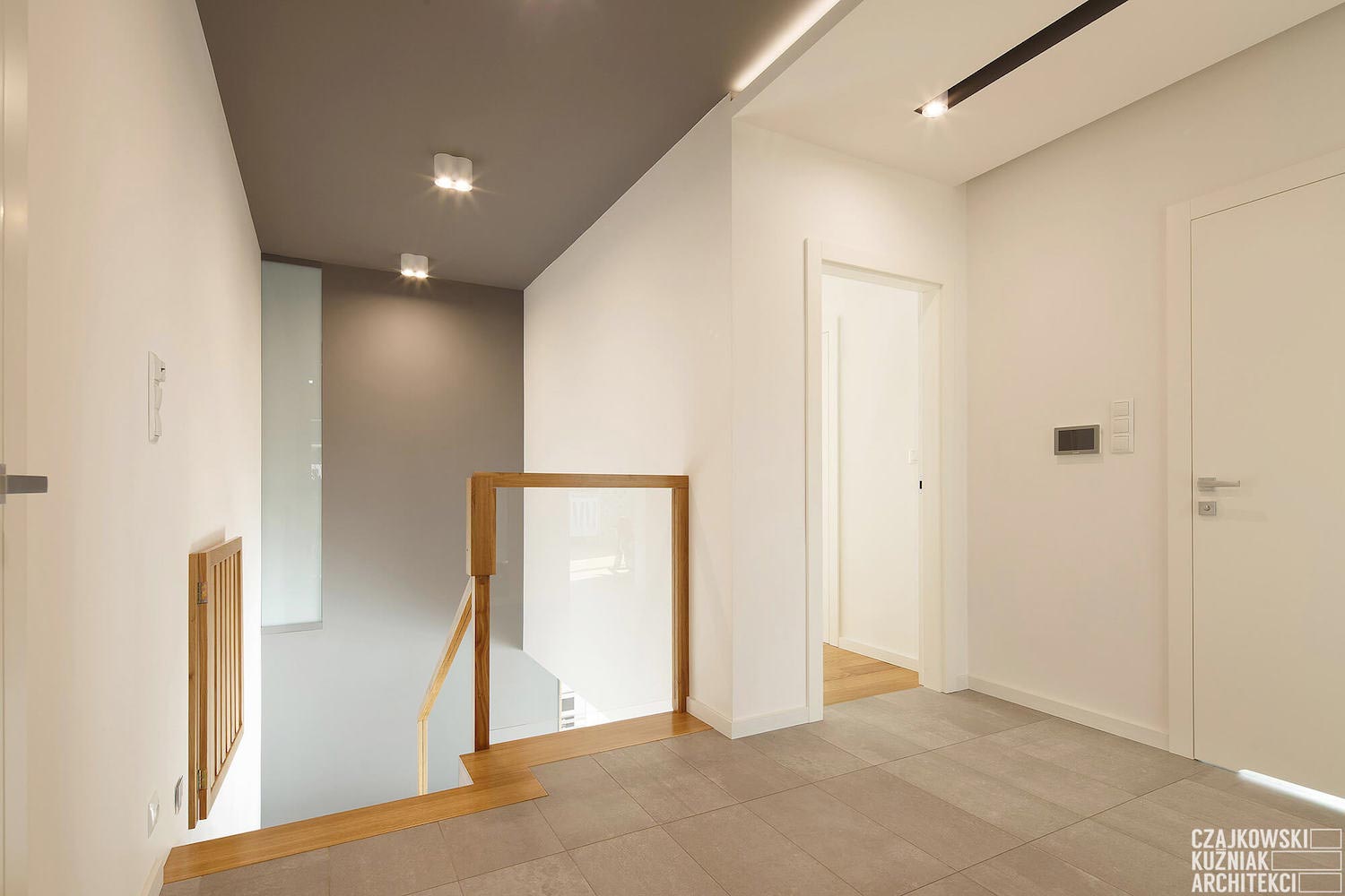 波兰 Mysłowice 明亮现代家庭住宅设计-12