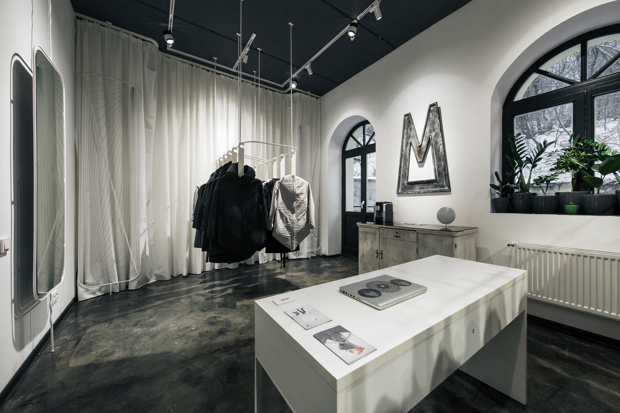 马特维耶夫精品服装展示厅丨西班牙丨西班牙 TABOORET 设计工作室-12