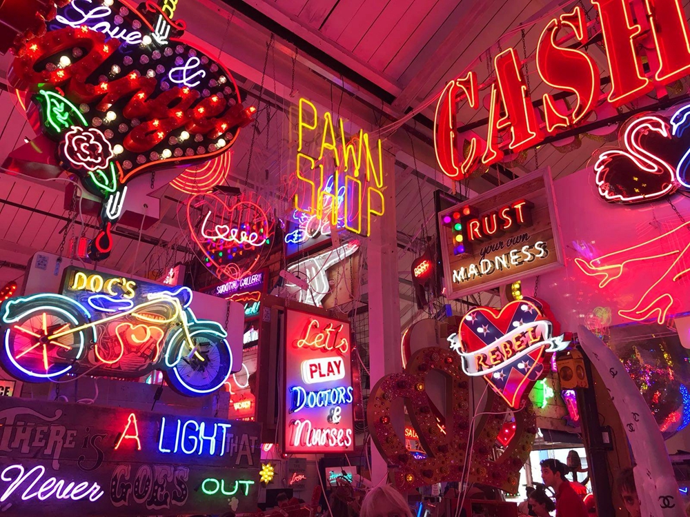 伦敦“上帝的垃圾场” | 霓虹灯的迷幻世界-2