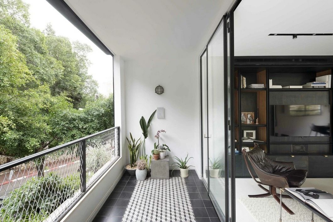 充满高级黑的住宅-18