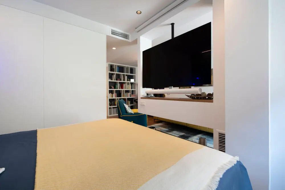 旋转电视打造活力空间 | 54m2 公寓的巧妙设计-18