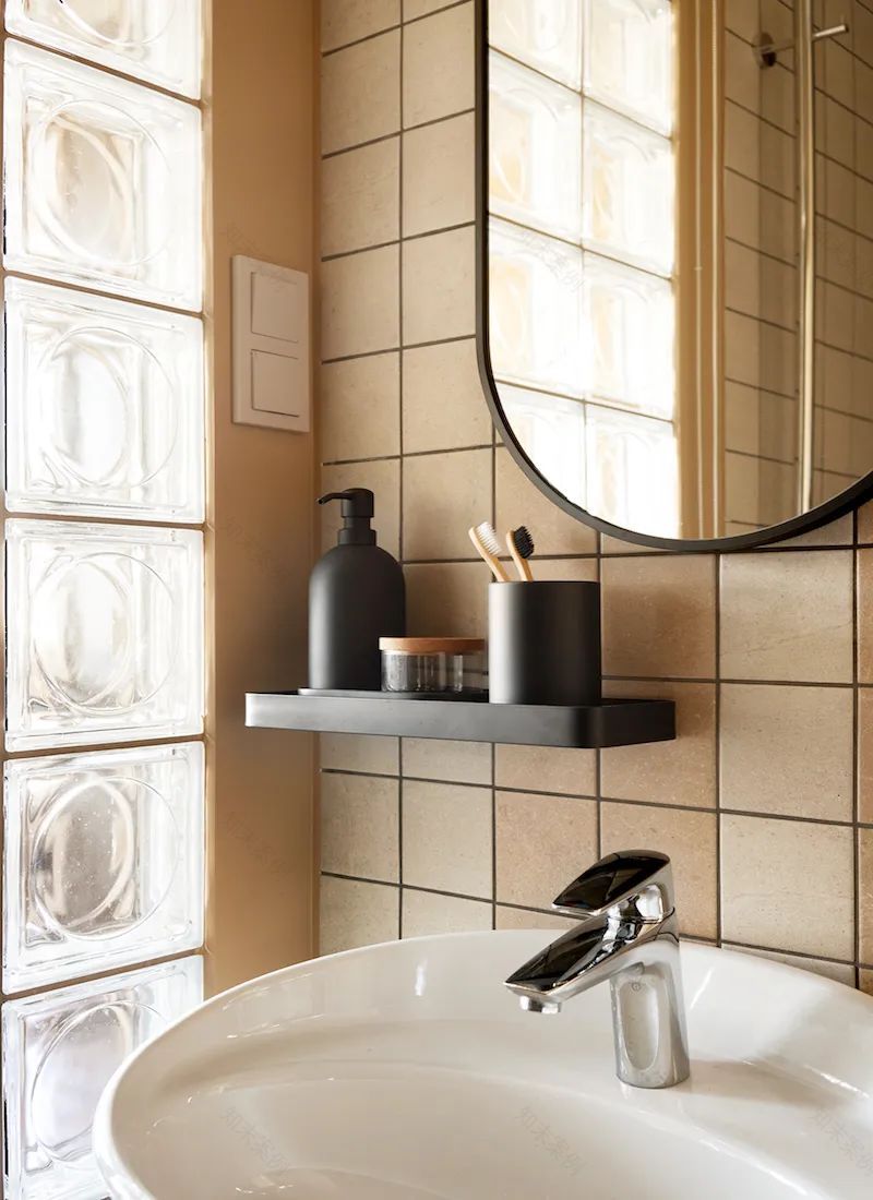 小情侣的36㎡玻璃砖小宅丨Anna Malyutina-25