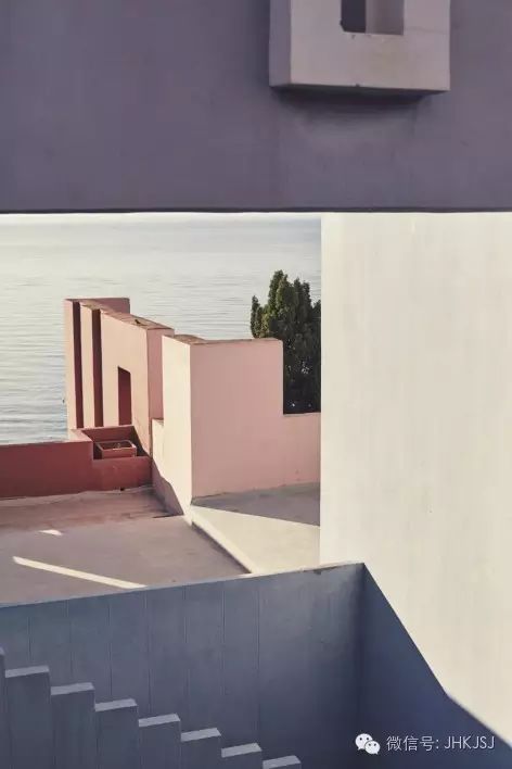 好魔幻！红蓝协奏曲——西班牙公寓设计-41