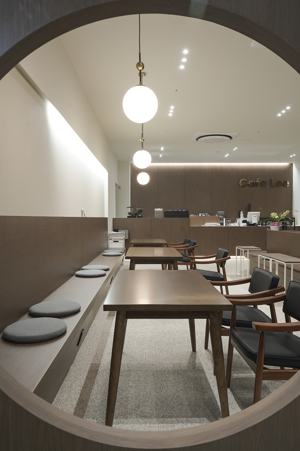 白色与木质，打造 36 平米的极简咖啡厅-24