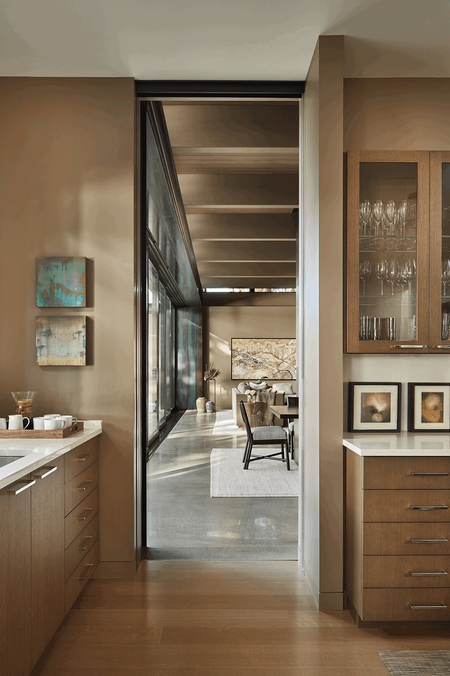 Waterfront Residence in Seattle with Luxurious Design Features-18