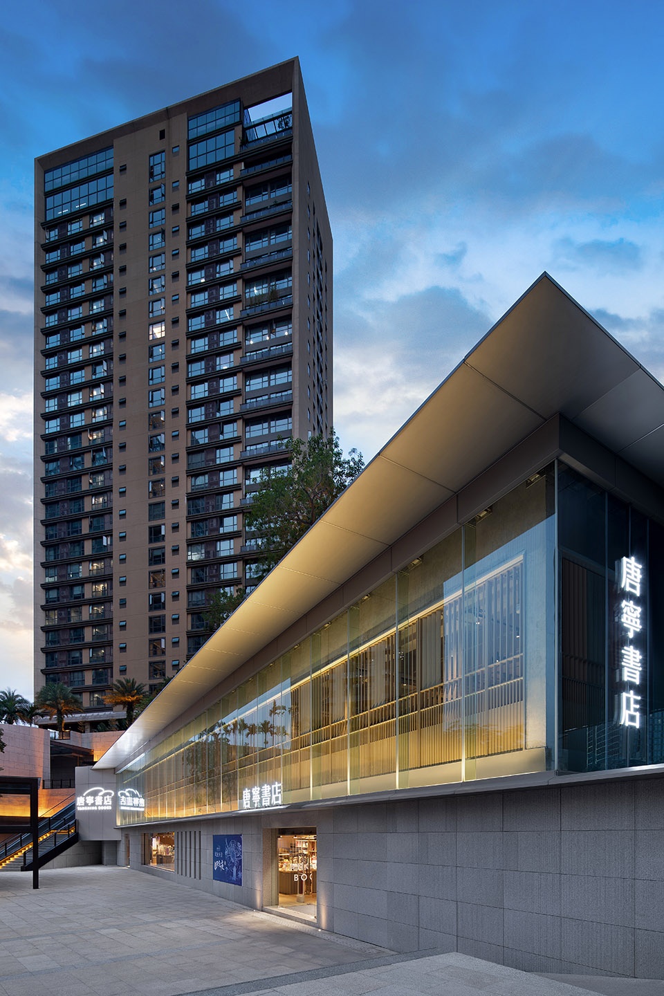 日夜流转中的都市文化灯塔 · 唐宁书店四海城店丨中国广州丨立品设计-5