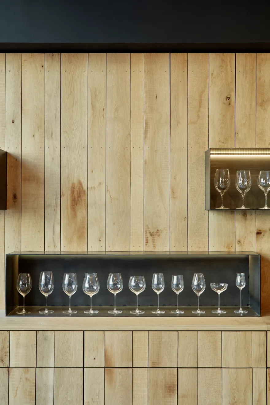 RIEDEL 酒杯捷克展示店,纯美玻璃与原始材料的对话-14