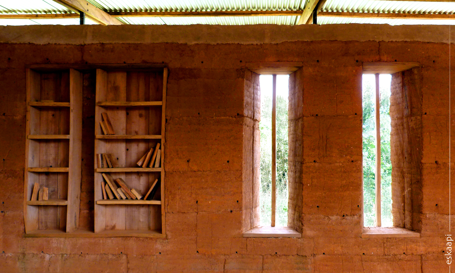 Framed Escape Library  eskaapi-44