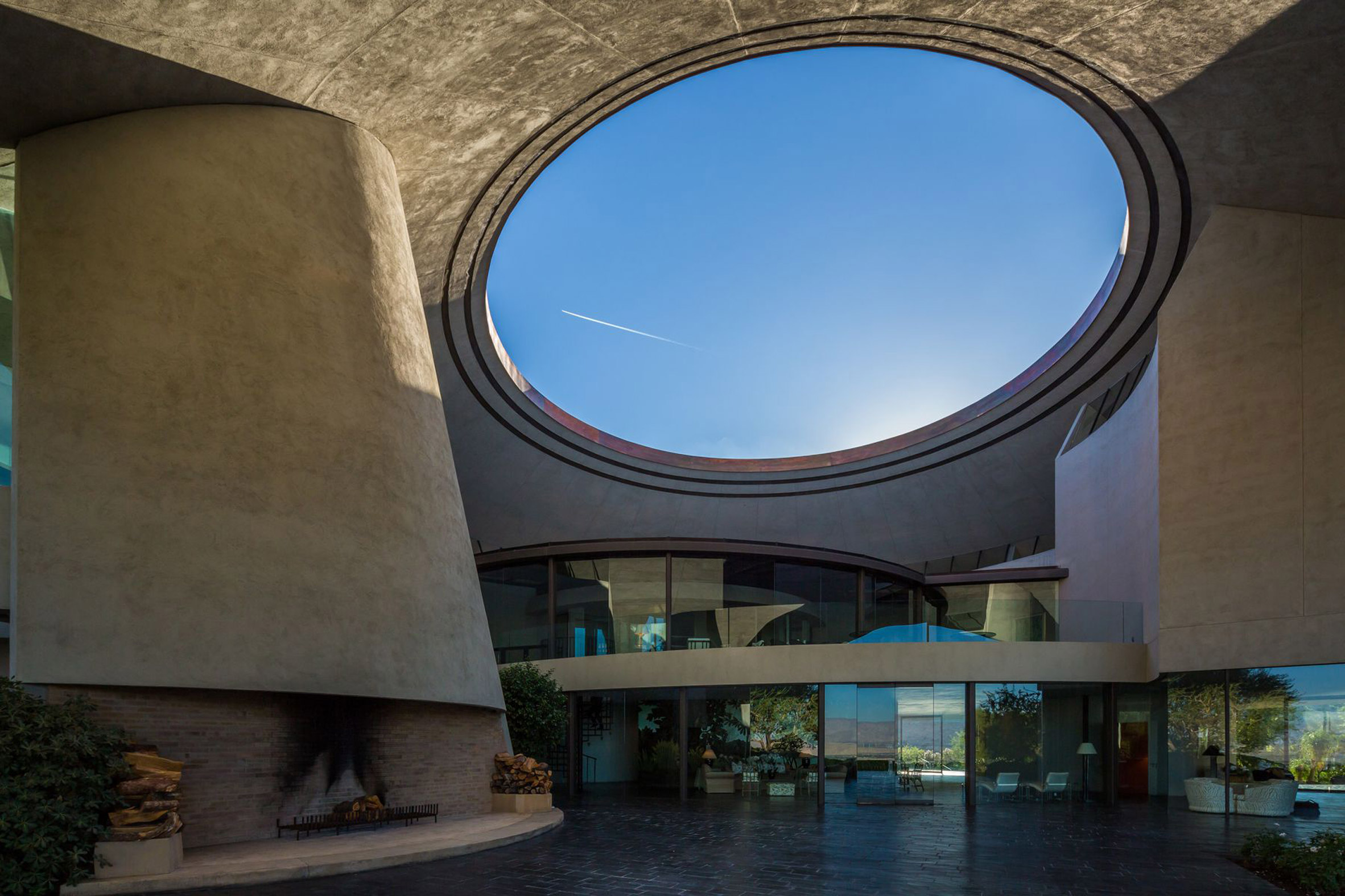John Lautner punctured Hope Residence's giant roof with a crater-like hole-9