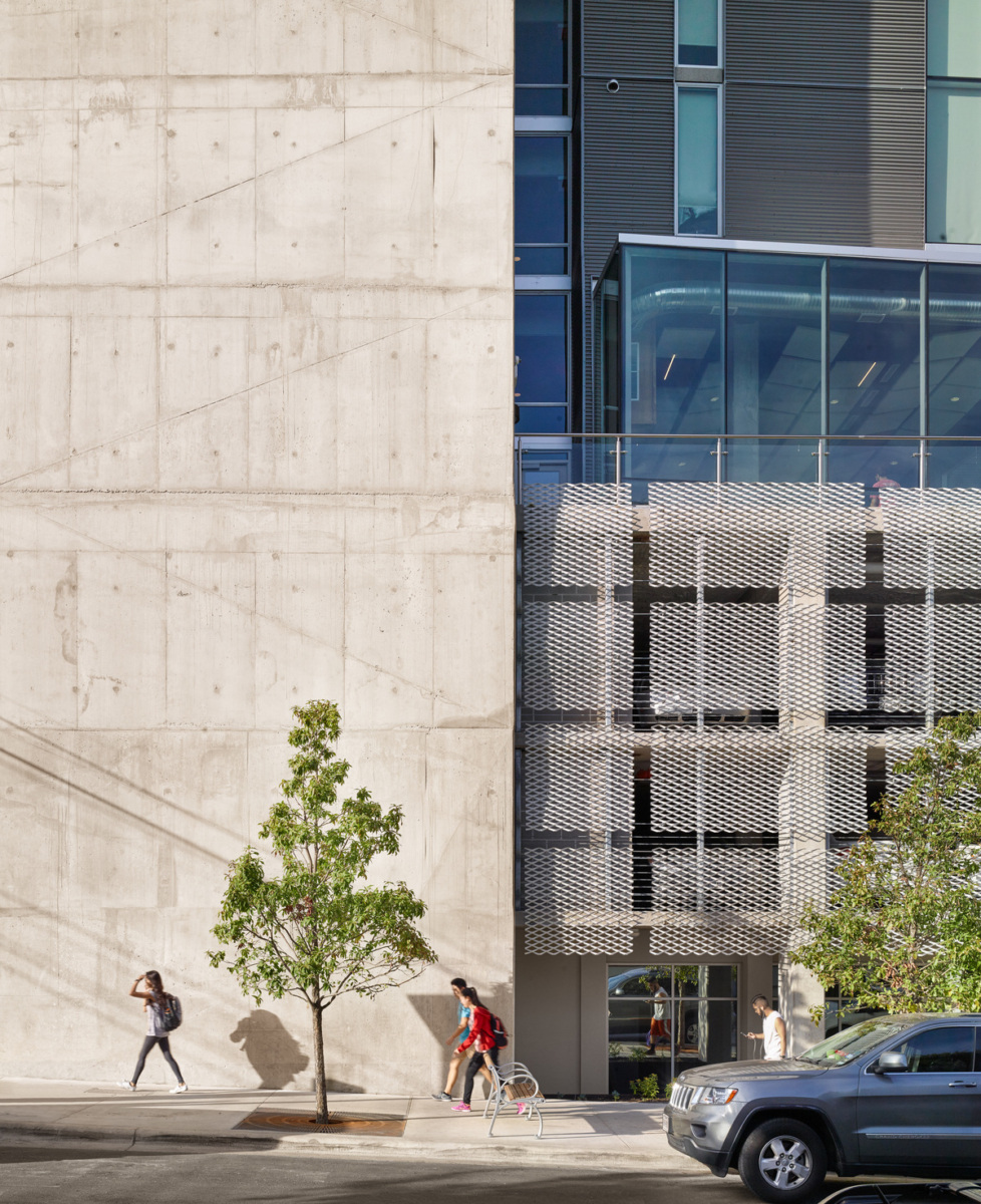 德州大学奥斯汀分校的绿色高楼公寓(University House Austin)-9