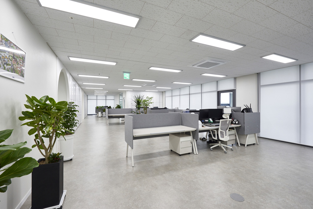 130 平知识产业中心极简白诠释空间美学-7