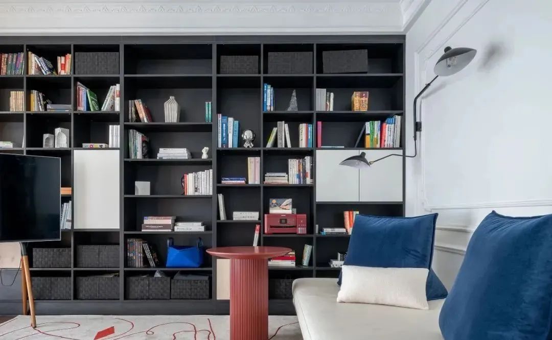 150㎡住宅，克莱因蓝、勃艮第红的融入，让空间更活泼、明艳！-24