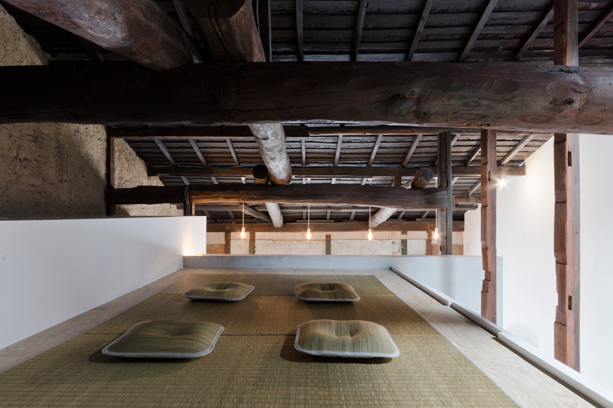 京都 AWOMB 空间 | 简约设计与旧建筑的完美融合-12