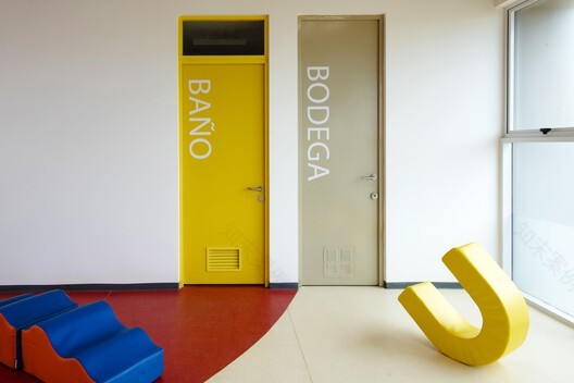 Jardín infantil y sala cuna Golondrina de Valparaíso / Pedro Lomboy Castillo | ArchDaily en Español-63