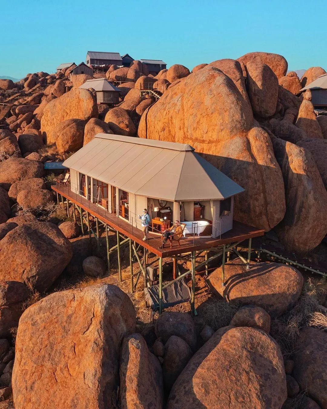 沙漠巨石上的野奢帐篷酒店-9