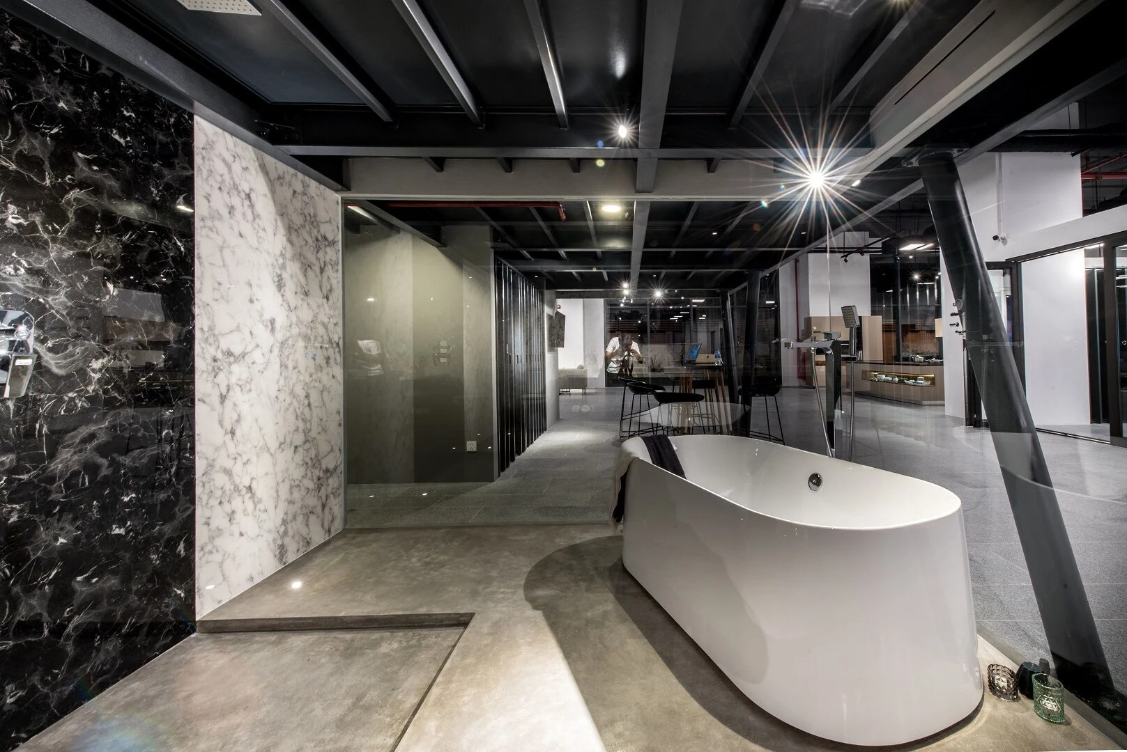 越南河内 Rehau 展示厅——创新材料展示与办公空间的完美融合-28