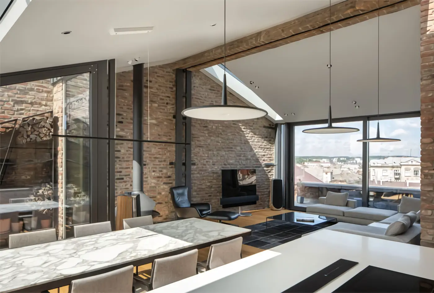 基辅独特设计阁楼 | 古老砖墙与现代钢火炉的完美融合-4