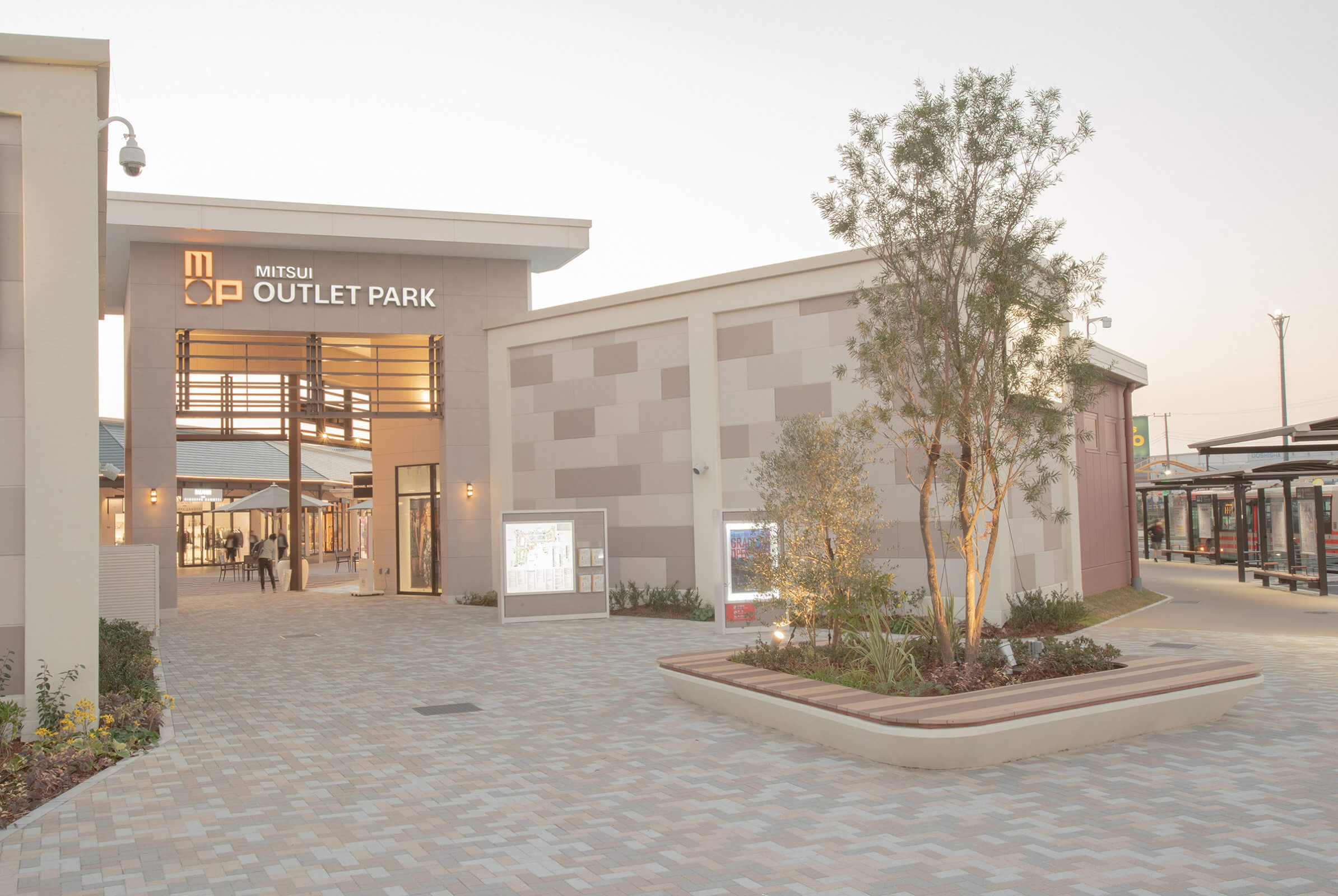 
      MITSUI OUTLET PARK Kisarazu (Phase 3) ｜ STGK Inc. | Landscape Design - Creating a living human-scape
    -4