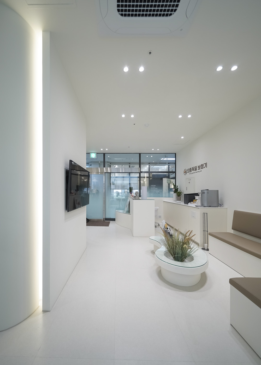 白色迷你设计，17 平米警钟服务中心-10