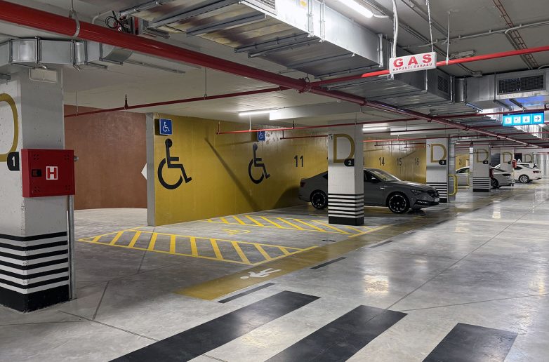 Banovina地下公共停车场丨诺维萨德-19