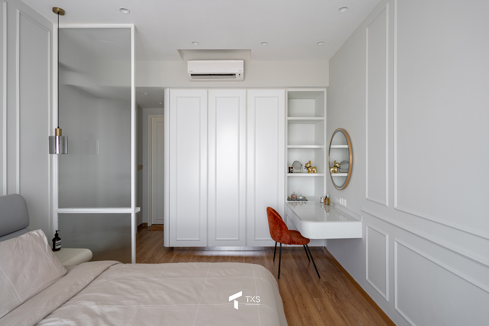 "Streamlined Contemporary French Design" @ EAST PARC-44