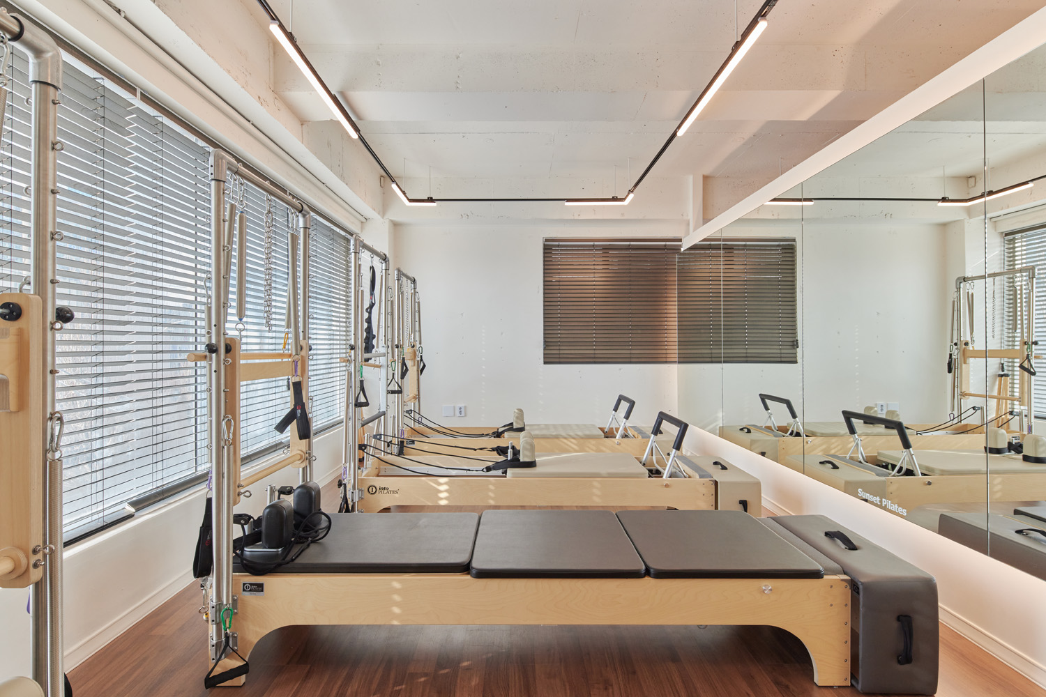 白色与木色，打造高级设计感的 30 平米公寓-6