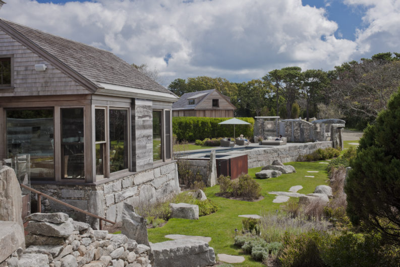 鸟巢；巢穴（注：若The Nest为特定名称，如北京的国家体育场常被称为The Nest，一般就翻译为鸟巢 ，需结合具体语境判断） -14