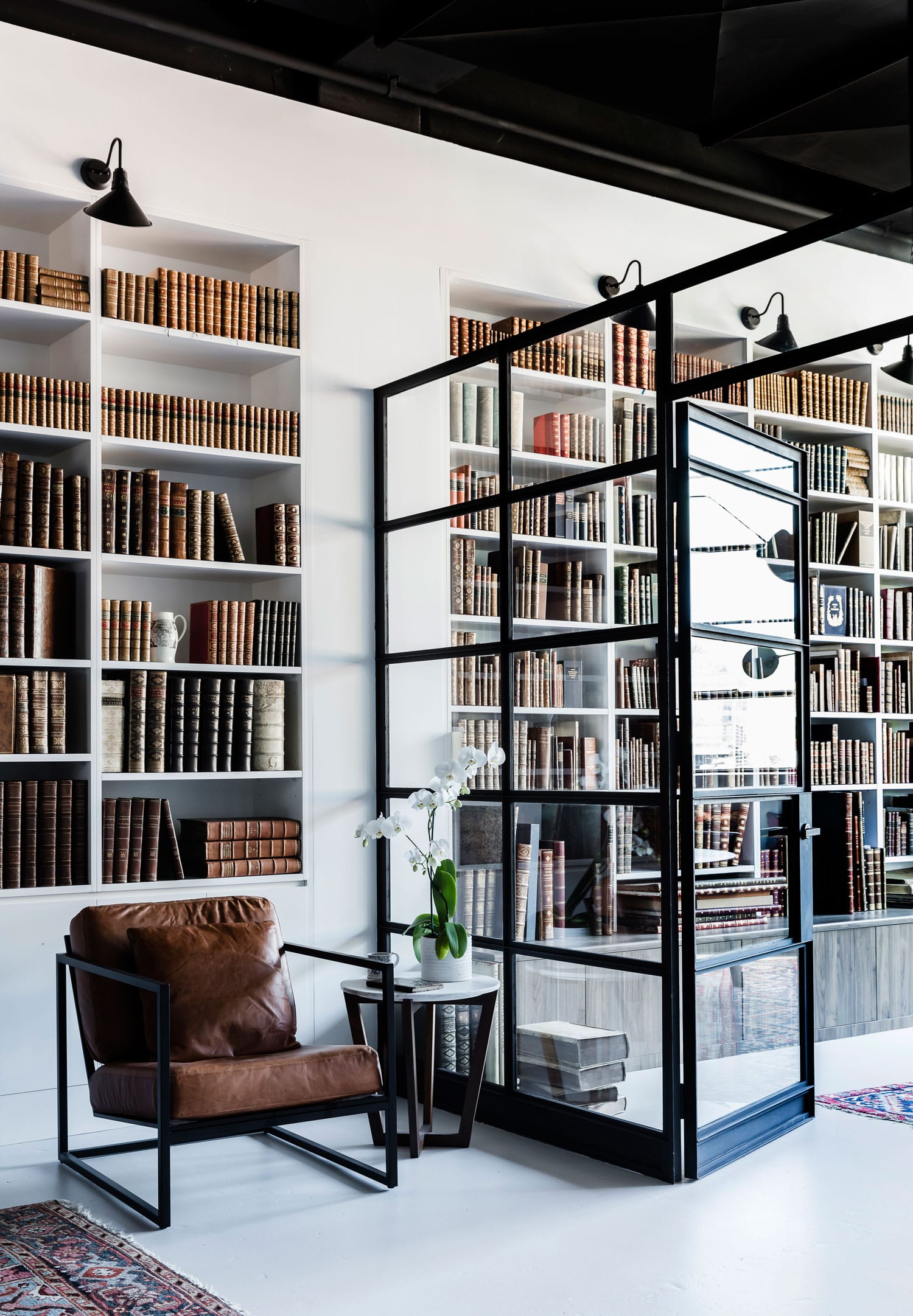 悉尼工业风珍本书店办公室设计-3