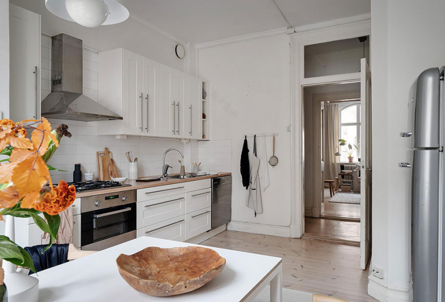 哥德堡 47㎡小公寓 | 绿色墙壁搭配高天花板,视觉冲击力十足-16