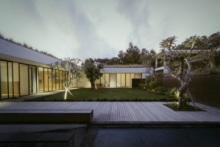 Private Villa in Ungasan Rafael Miranti Architects-11