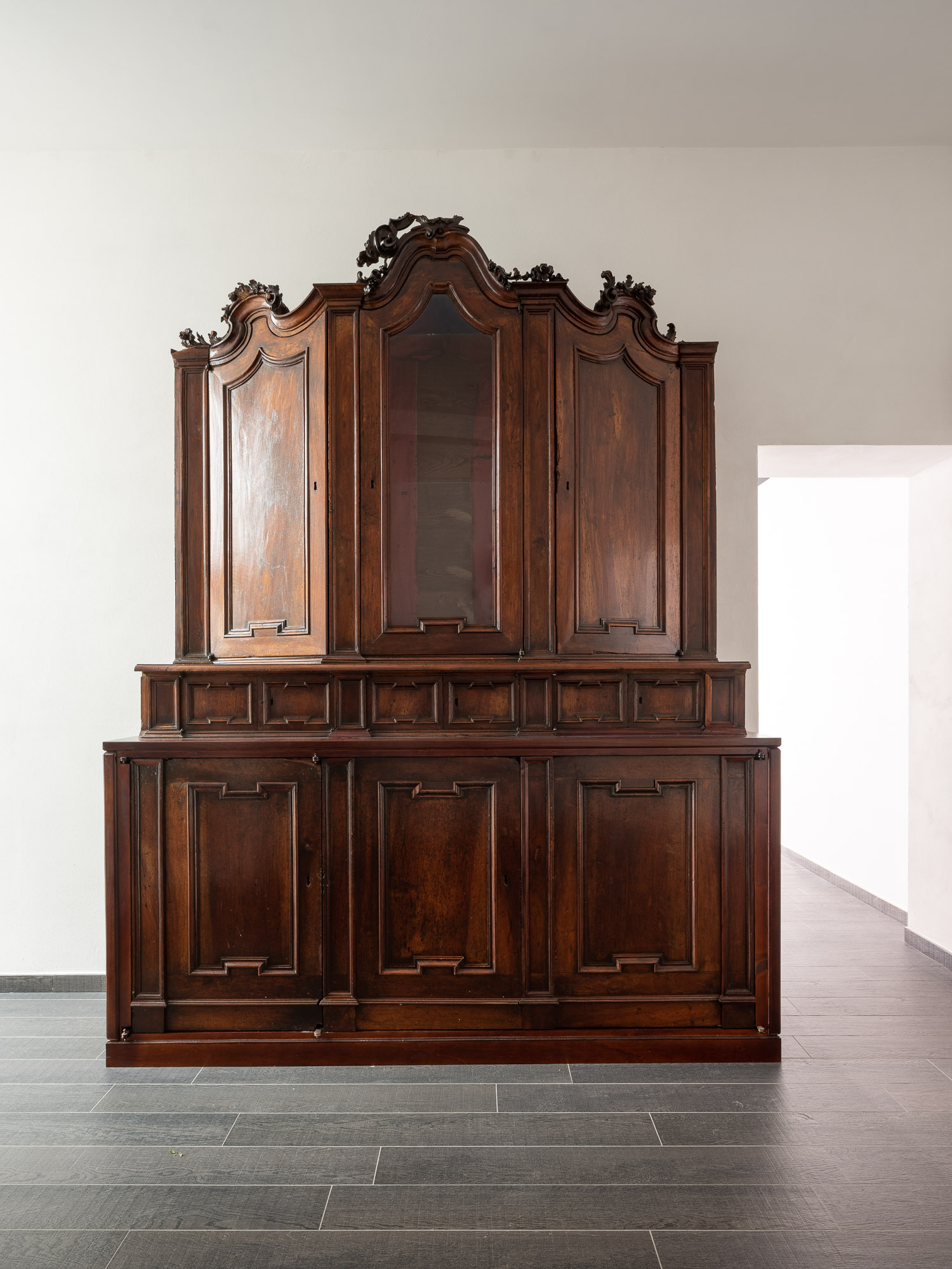 光影交织下的历史教堂修复-57