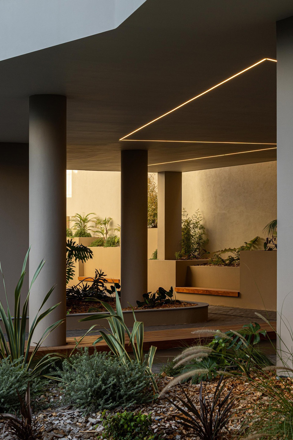 ERNESTO DO CANTO住宅区丨葡萄牙蓬塔德尔加达丨BOX arquitectos-251