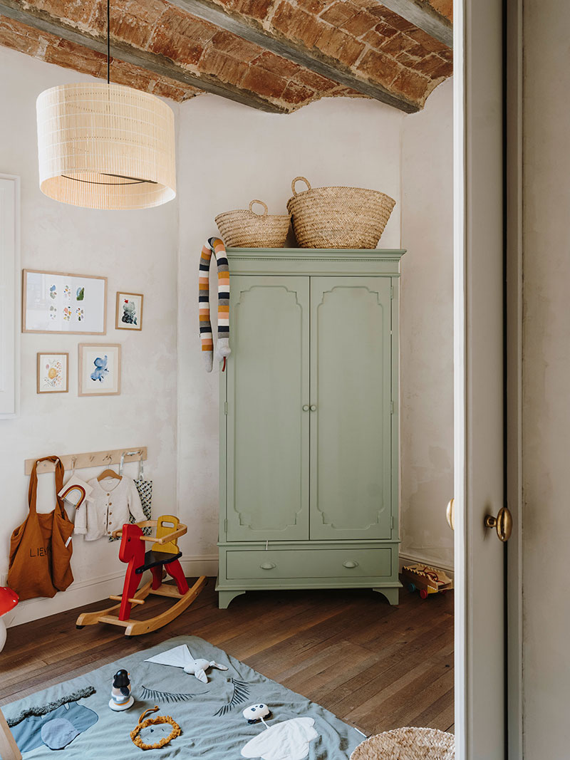 巴塞罗那旧公寓的北欧风格翻新-23