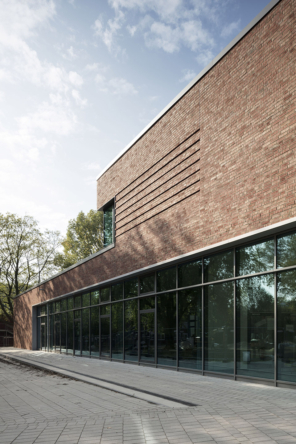 久洛·特里比希大学，学校扩建-14