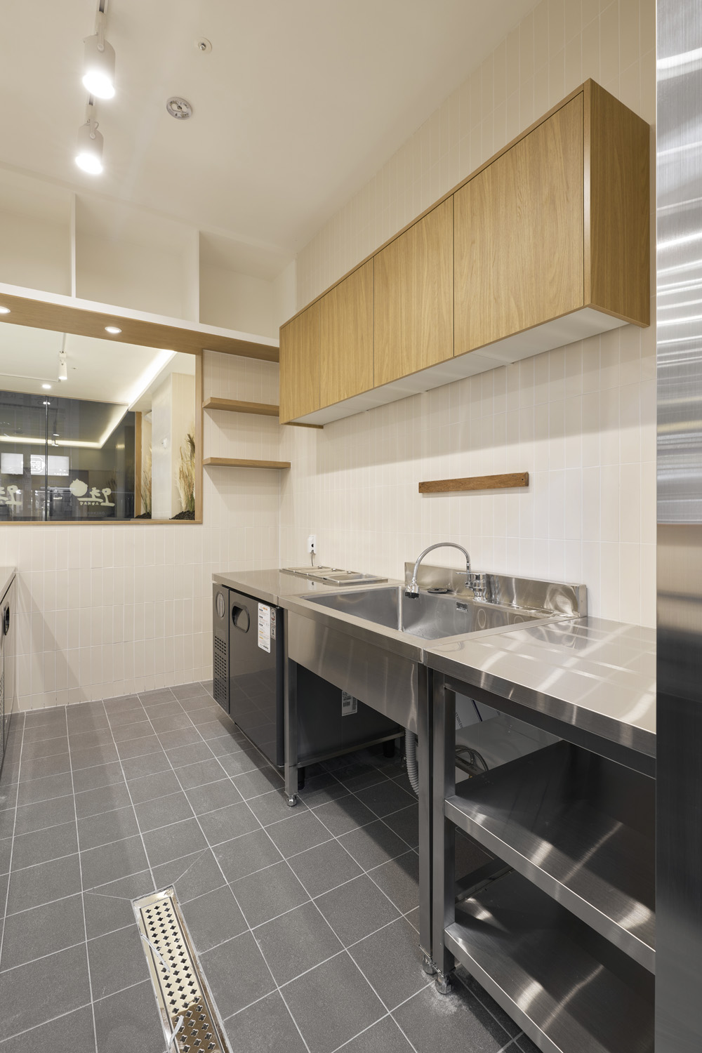 简约 17 坪家居设计，展现白色与木纹的清新之美-17