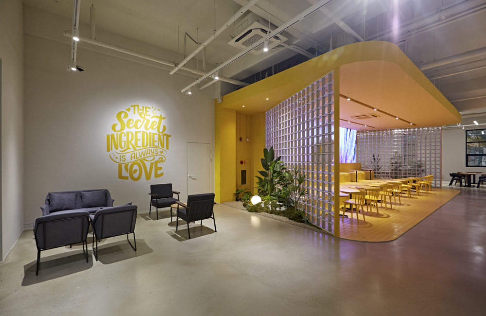 炫彩 GG 咖啡厅 | 视觉冲击与空间利用的完美结合-28