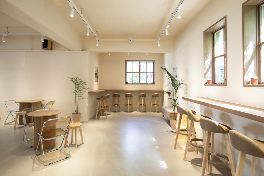 温馨优雅的白色与木色调餐厅设计-10