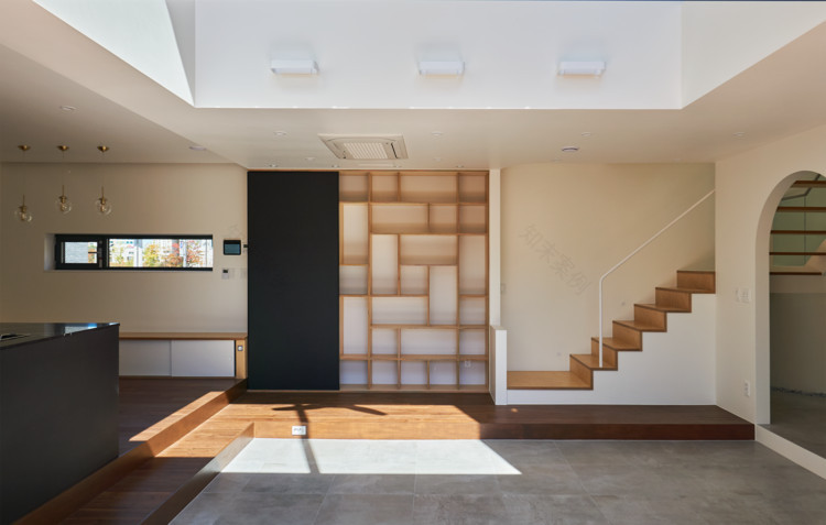 五彩斑斓的“城墙”家园,音乐与美酒的沉浸式体验-5