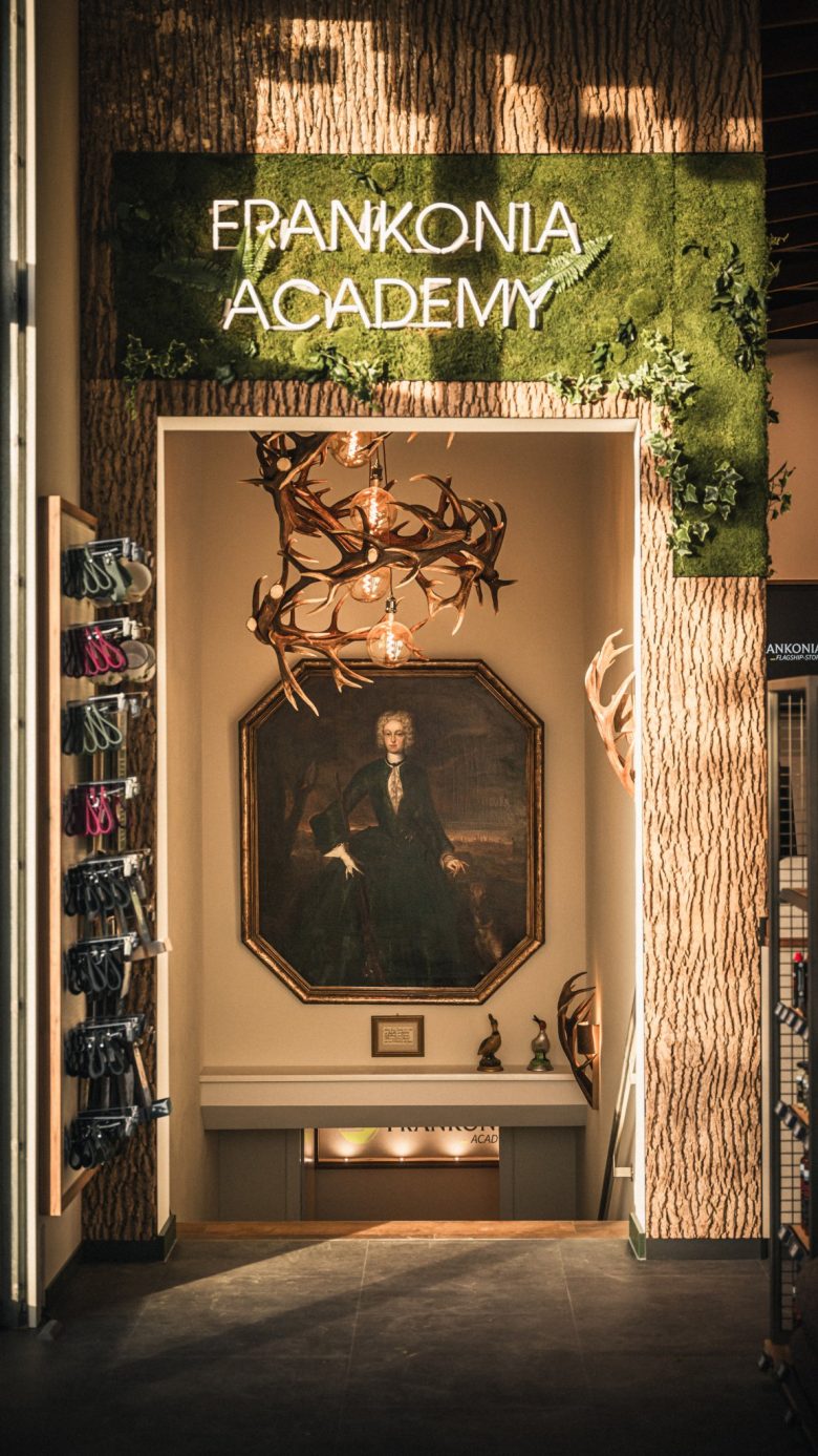 Frankonia狩猎用品店新分店丨德国丨柏林Ahochdrei与The Black Oak联合-12