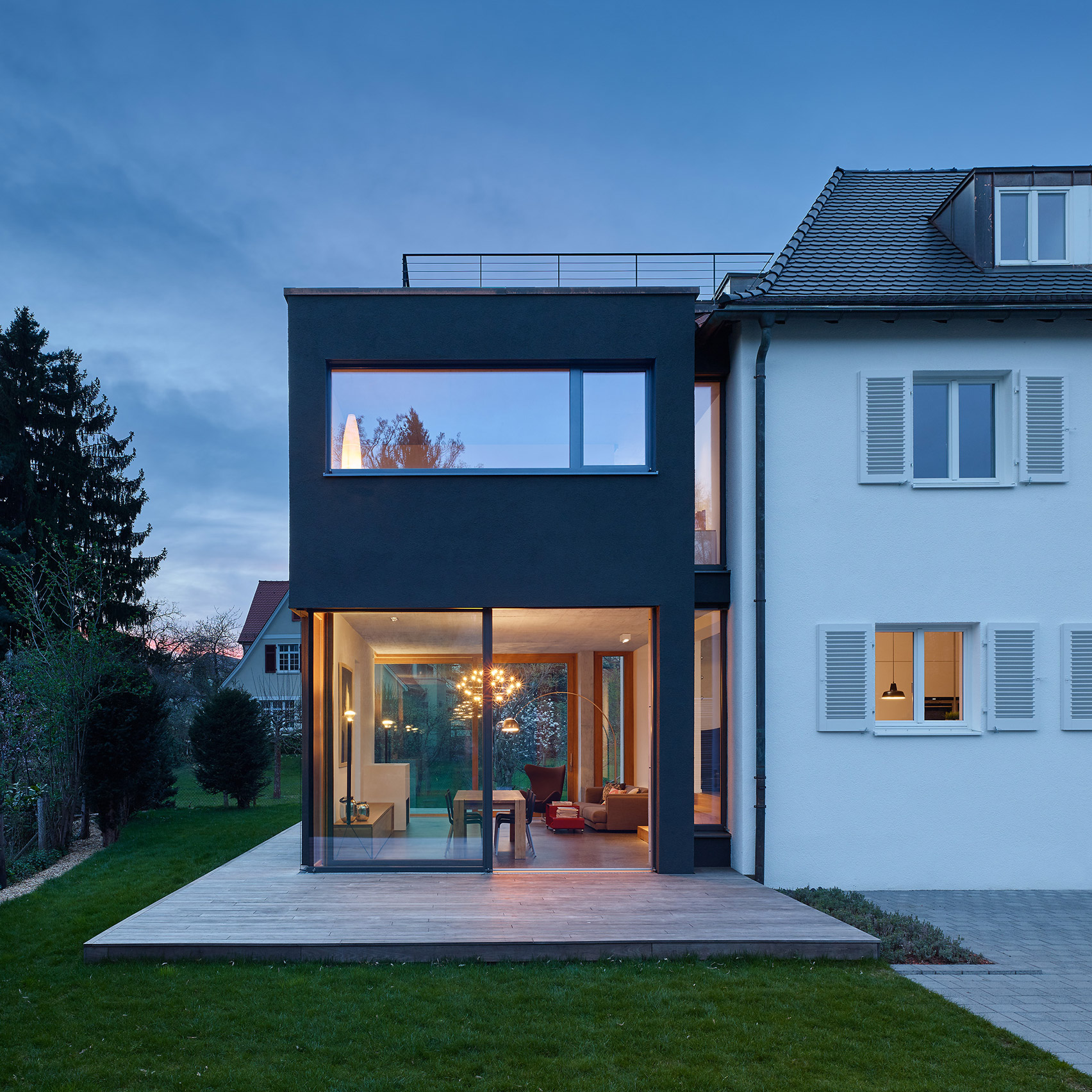 Holzer Architekten adds black extension to 1920s house in Stuttgart-0