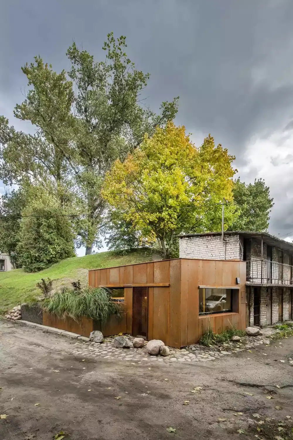 维尔纽斯迷你之家 | 旧车库的精彩变身-11