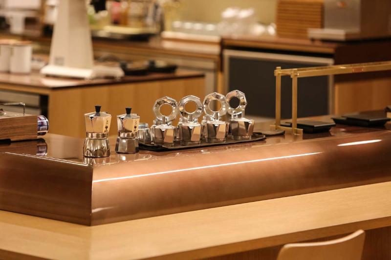 60 平温馨咖啡馆，白色与木质的完美融合-12