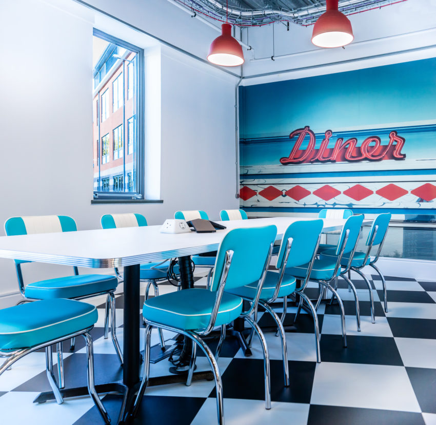 趣味无限的英国育儿公司办公室设计-7