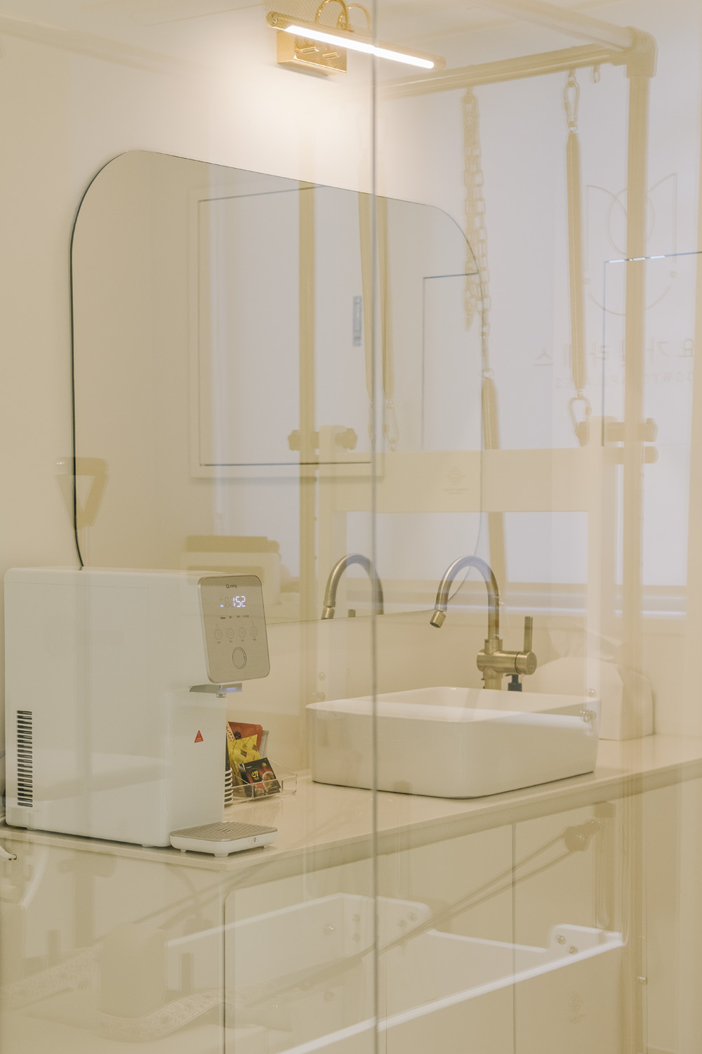 白色调的极简设计，韩国 Pilates 学院室内设计欣赏-18