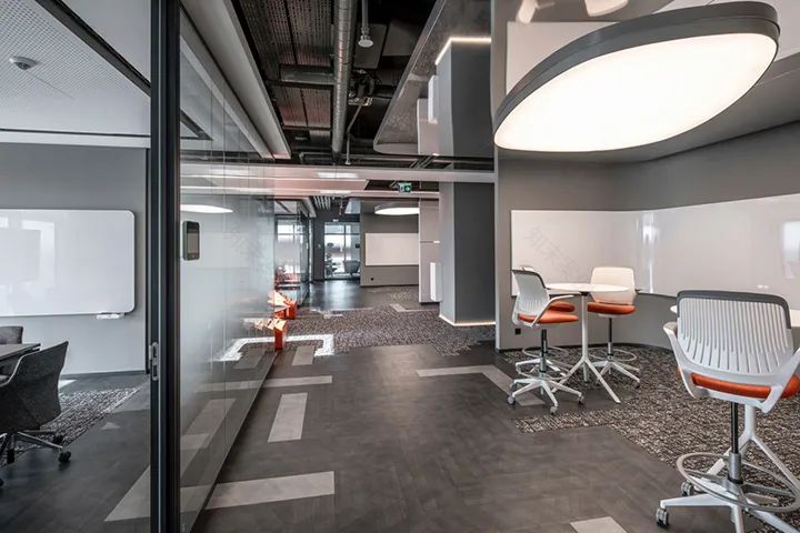 SAP 土耳其总部办公设计 | 优雅高级灰调、工作生活相融合-6