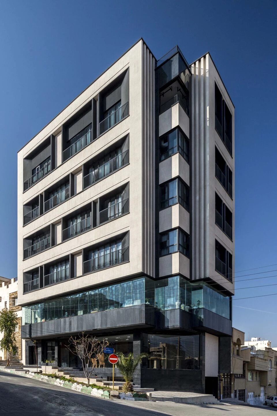 AGHAGHIA · 伊朗 Qom 的悬浮雕塑式公寓设计丨RJ ARCHITECTS-21