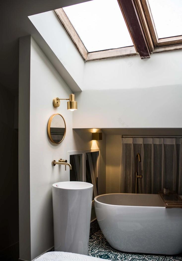 复古阁楼变精致星空浴室,专业设计实现泡澡看星星梦想-46
